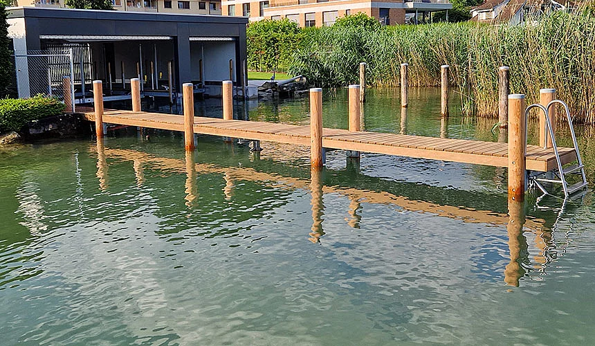 Bootshaus mit hydraulischen Bootsliftanlagen